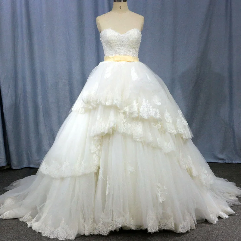 Tulle Strapless Sweetheart Neckline Ball Gown Wedding Dresses with Lace